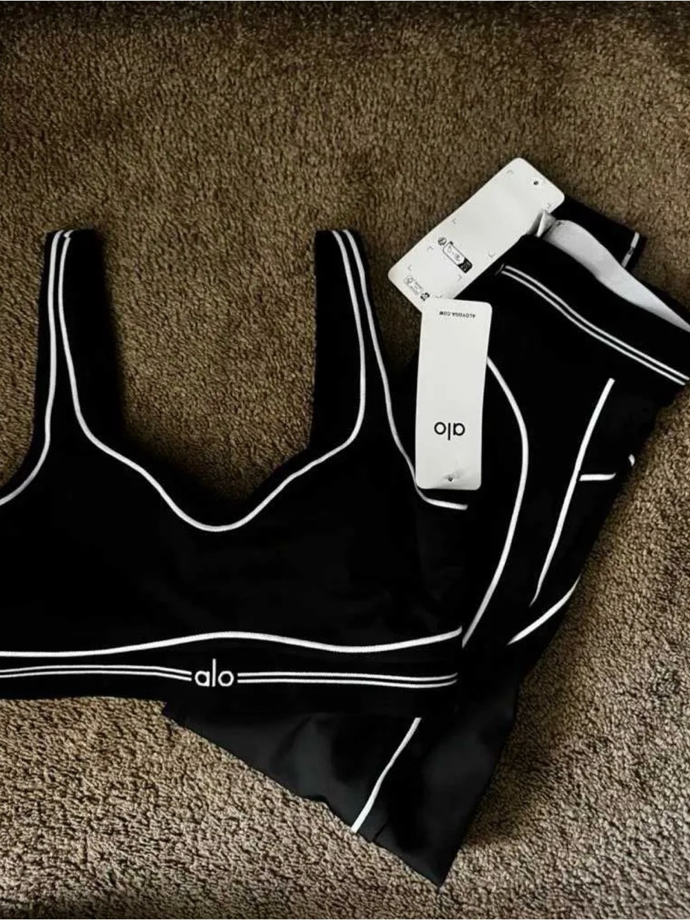 ALO Yoga Black Sports Bra with leggings size small